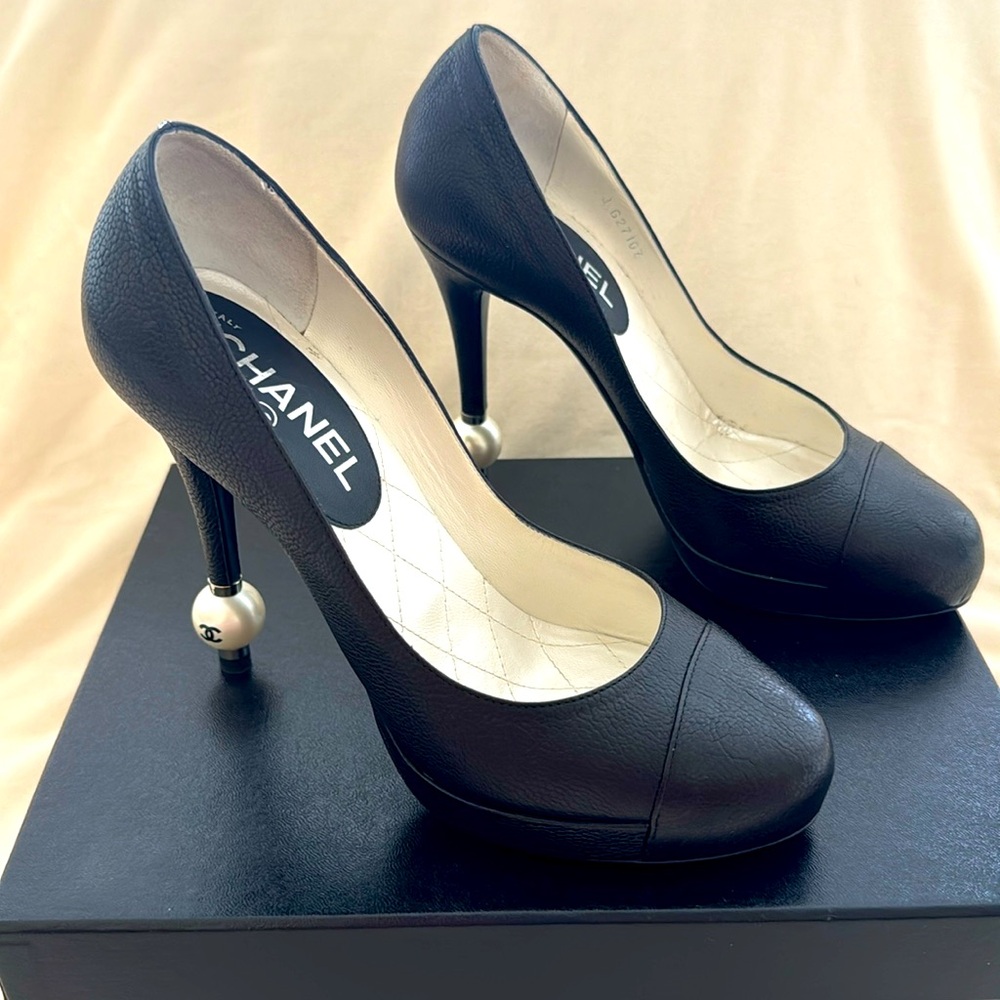 Chanel Pumps - Picture 3 of 11